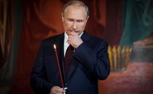 Krajnje čudno ponašanje Putina na liturgiji: Stalno grizao usnu